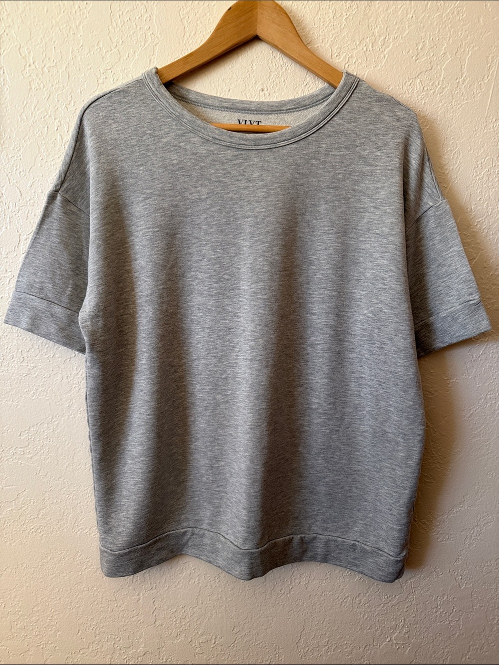 NWOT Velvet by Graham & Spencer Short Sleeve Sweatshirt Gray S